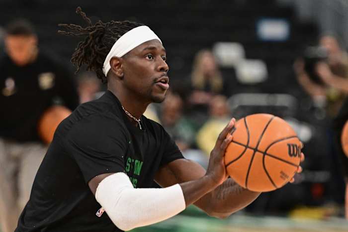 Boston Celtics guard Jrue Holiday (4) 